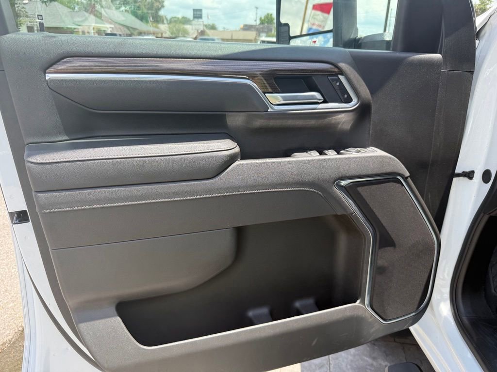 Used 2025 Chevrolet Silverado 2500 LT w/ Convenience Package AWD/4WD image 9