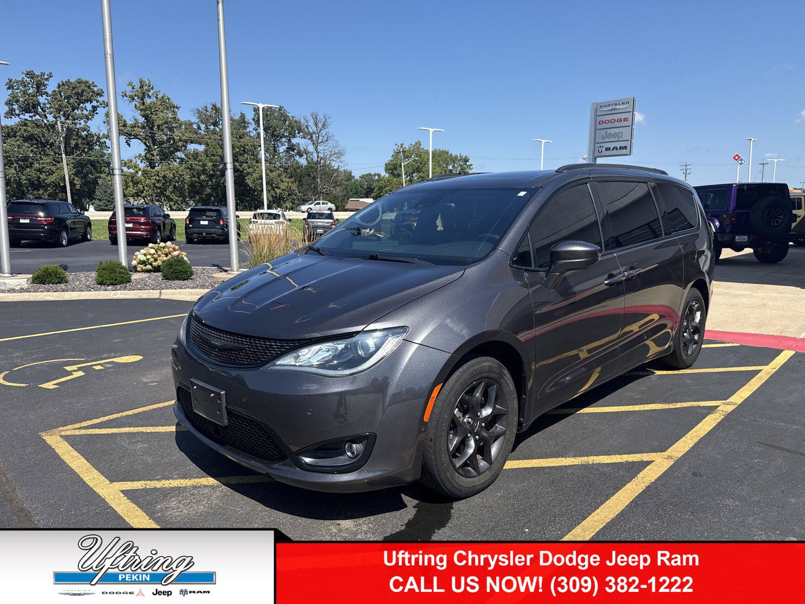 Used 2019 Chrysler Pacifica Touring-L Plus w/ Advanced Safetytec Group FWD image 1