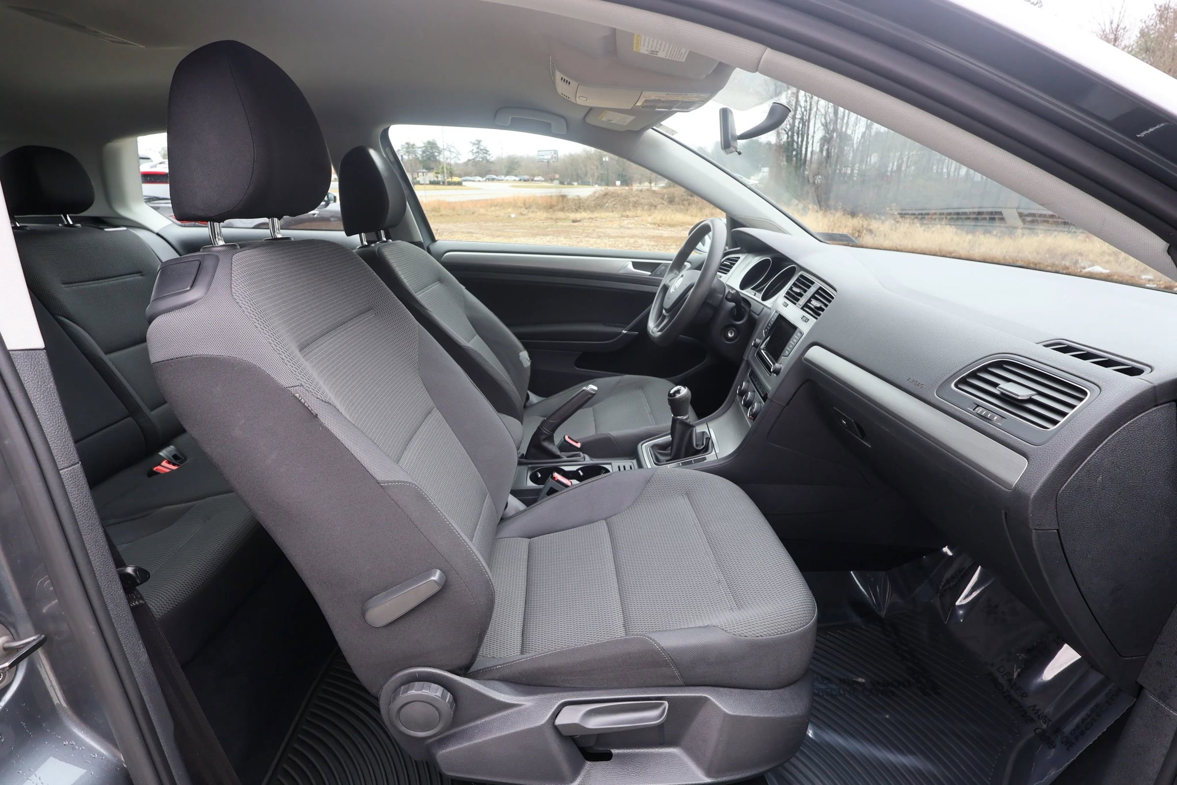 Used 2015 Volkswagen Golf Launch Edition image 34