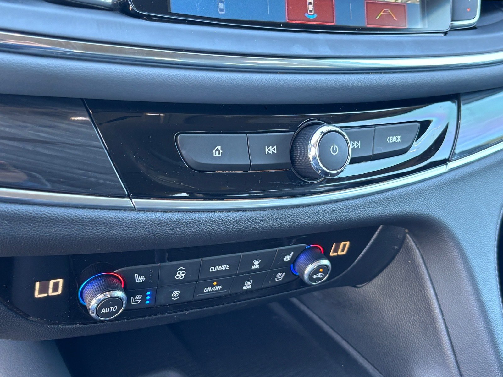 Used 2019 Buick Enclave Premium AWD/4WD image 27