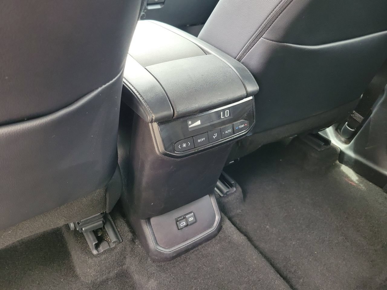 Used 2025 Toyota Highlander XSE AWD/4WD image 12