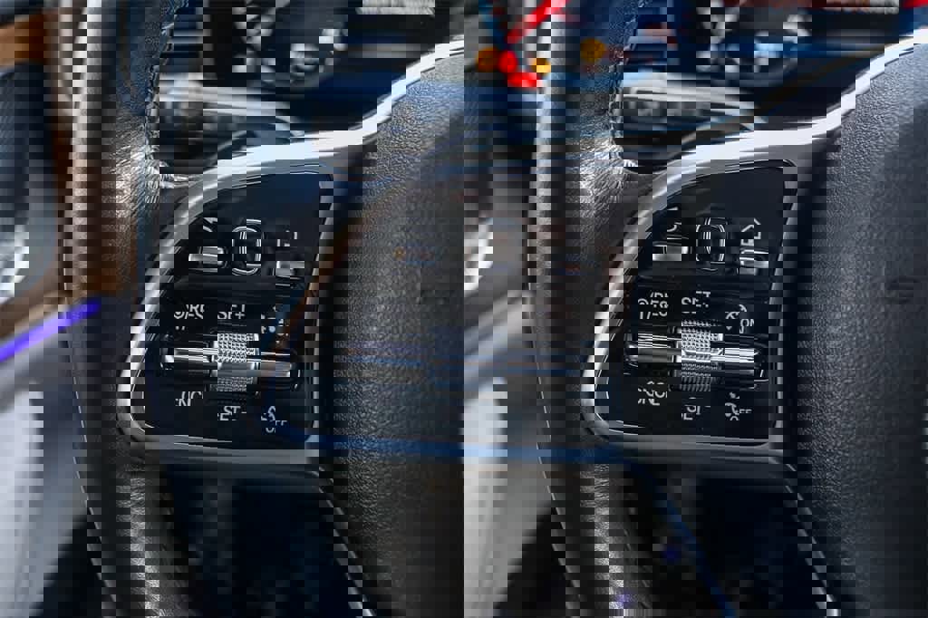 Used 2022 Mercedes-Benz GLE 350 4MATIC w/ Premium Package image 25