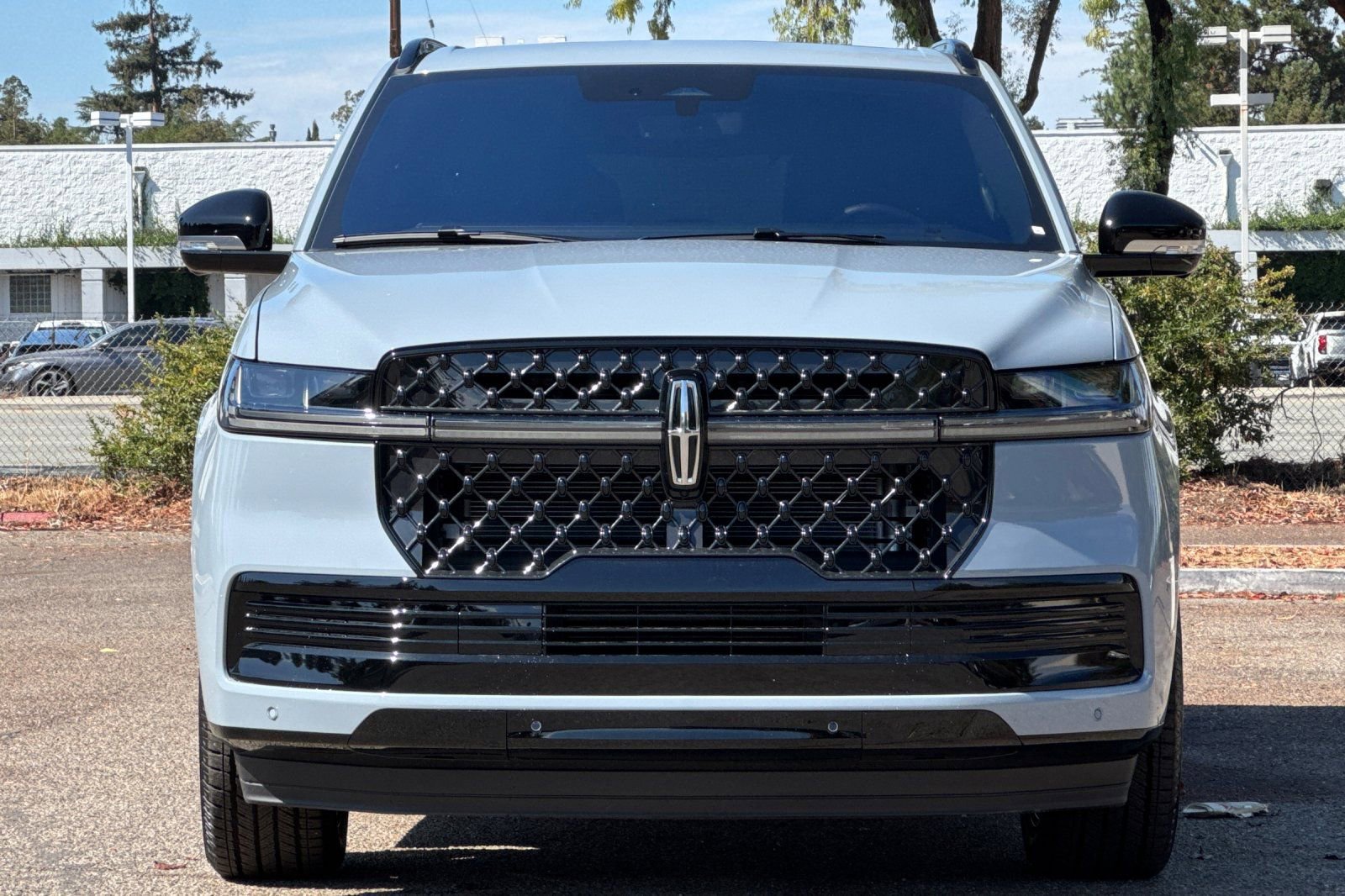 New 2025 Lincoln Navigator Reserve w/ Jet Appearance Package image 3