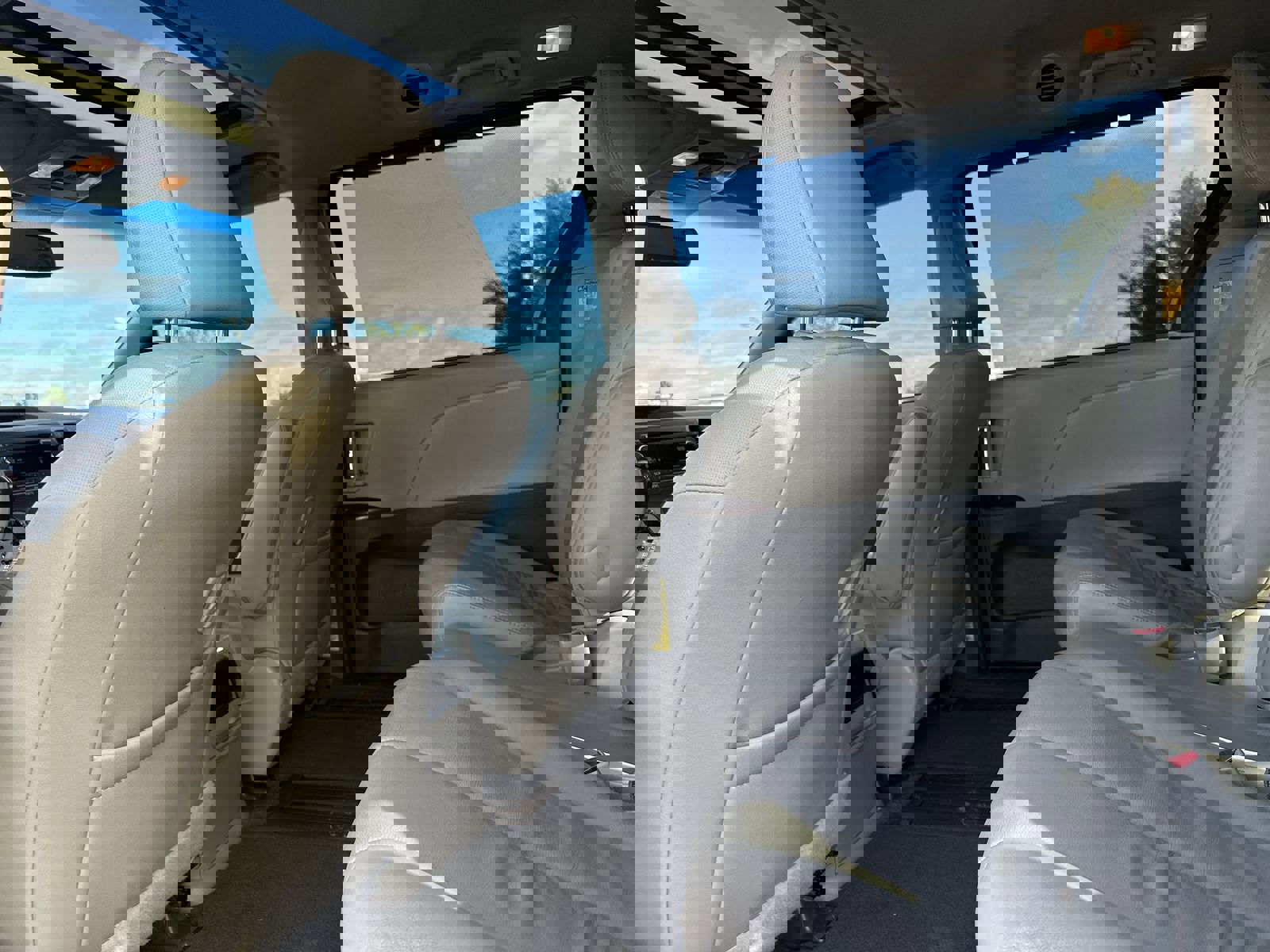 Used 2014 Toyota Sienna XLE image 17