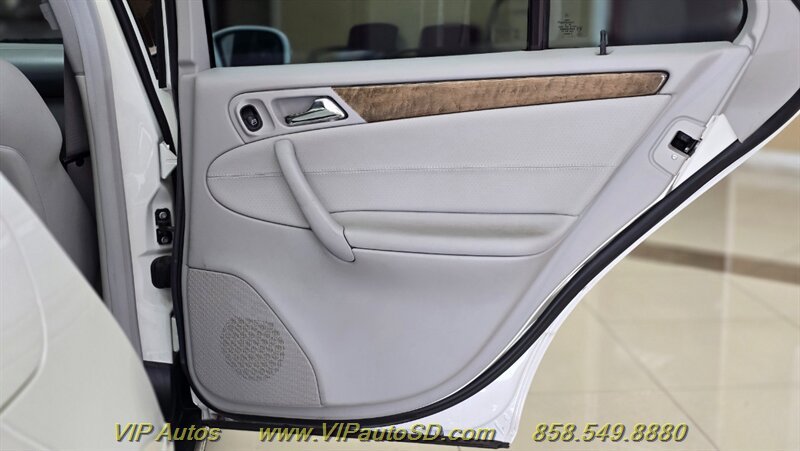 Used 2007 Mercedes-Benz C 230 Sedan image 14