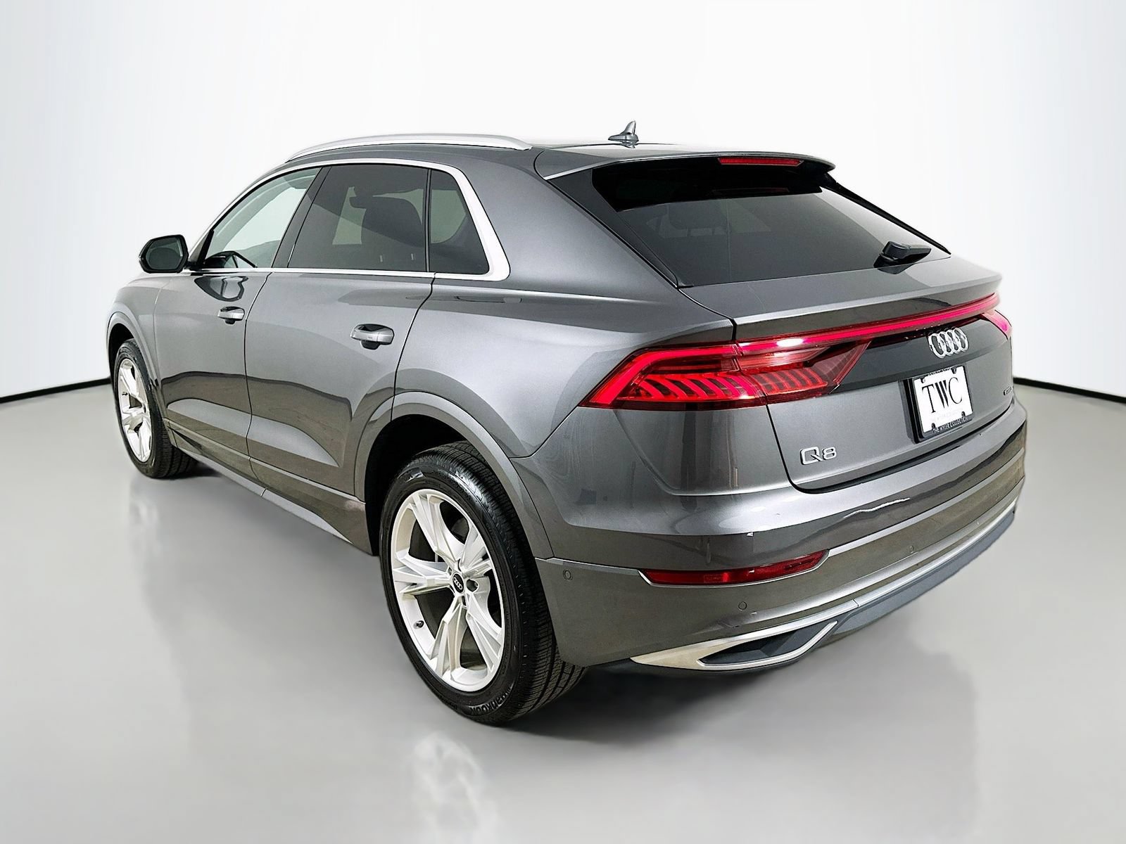 Used 2022 Audi Q8 Premium AWD/4WD image 7