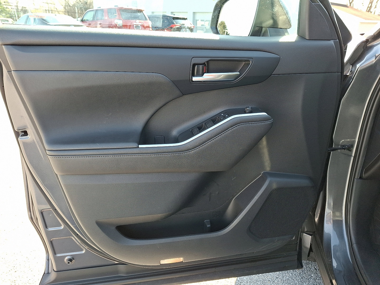 Used 2020 Toyota Highlander XLE image 15