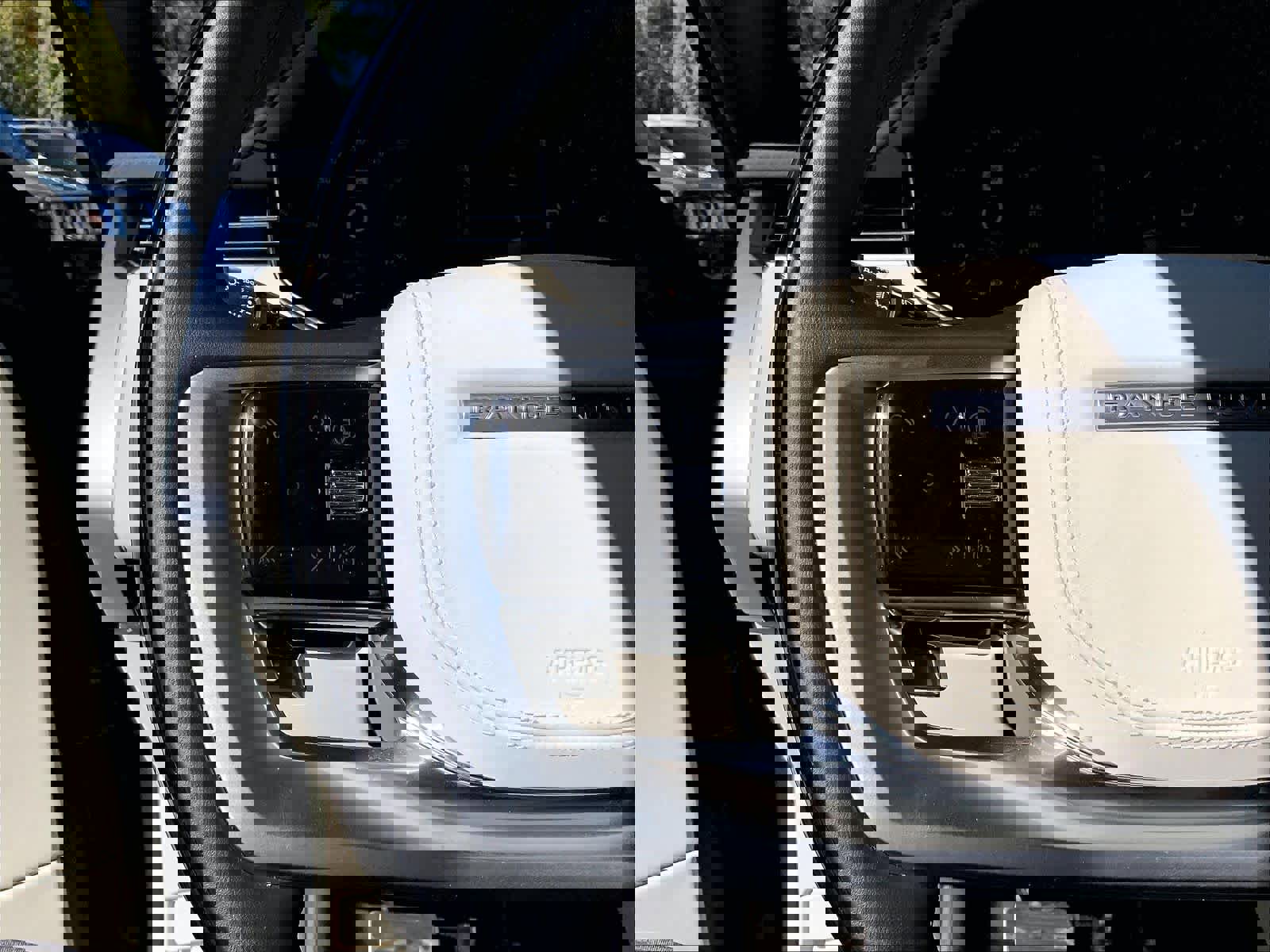 Used 2025 Land Rover Range Rover Long Wheelbase SE image 20