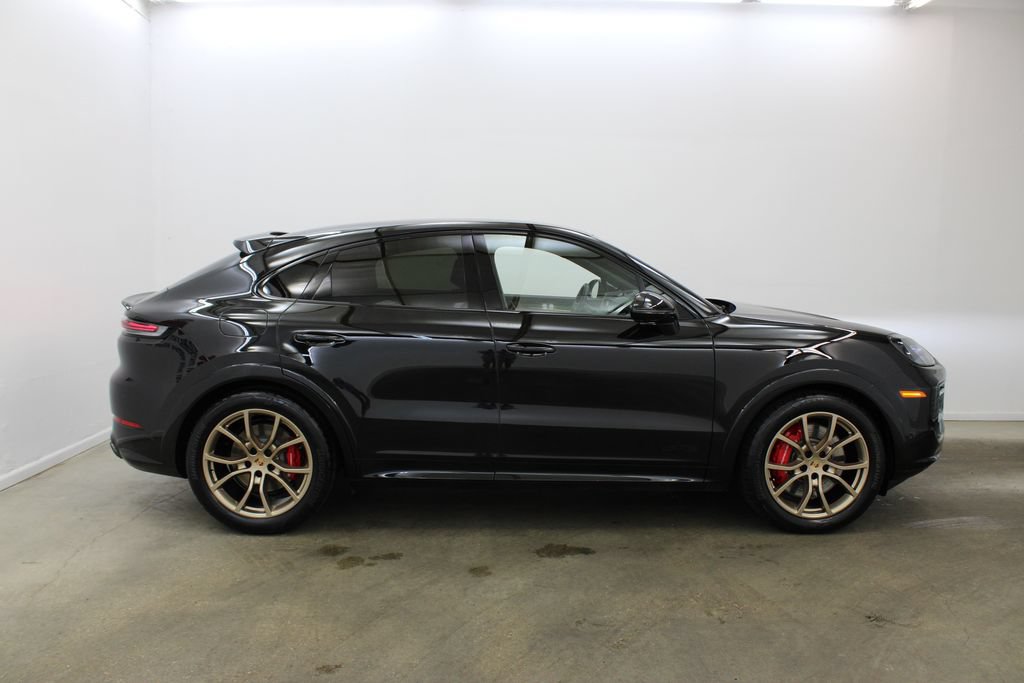 Certified 2026 Porsche Cayenne GTS AWD/4WD image 8