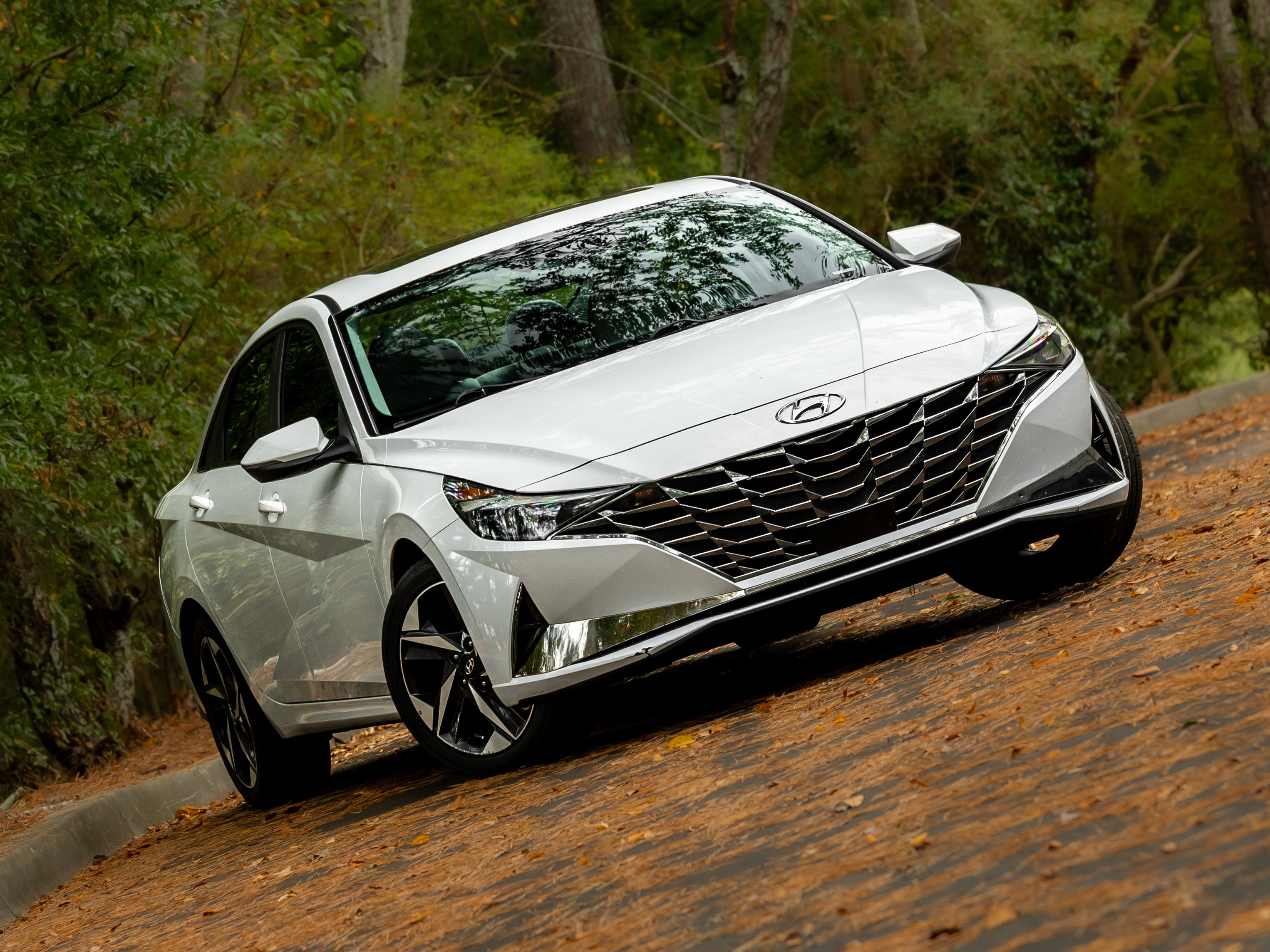 Used 2021 Hyundai Elantra Limited image 21