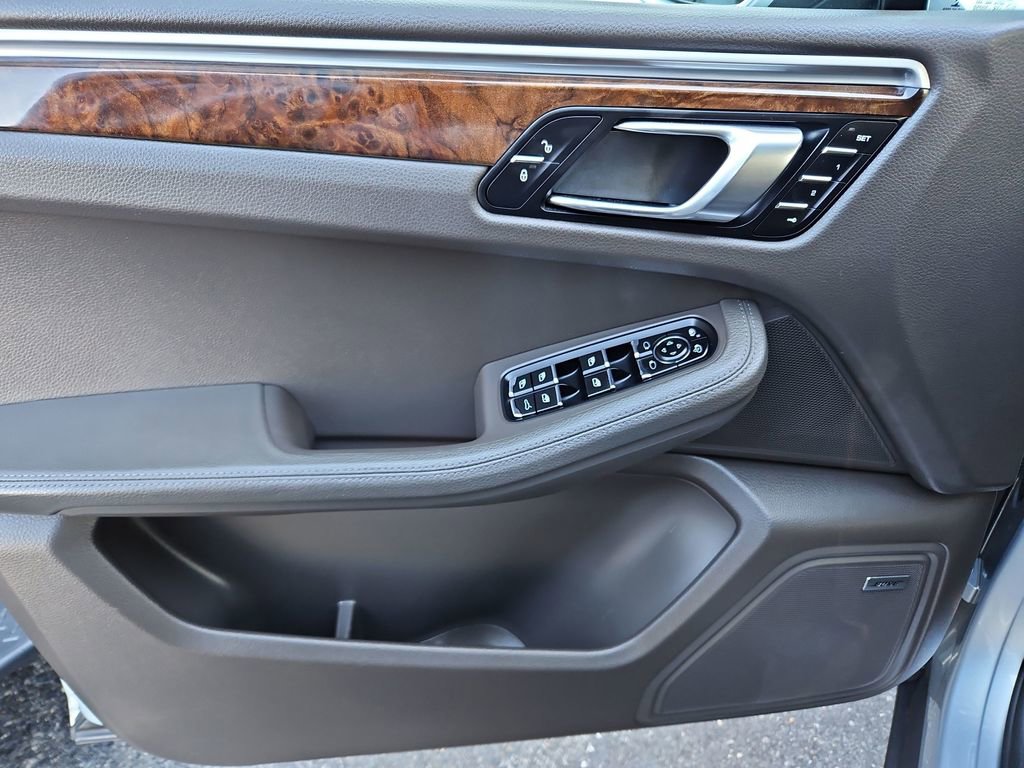 Used 2017 Porsche Macan Base image 26