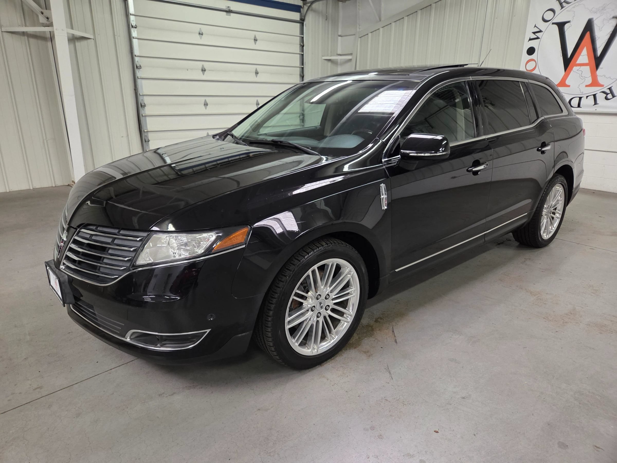 Used 2019 Lincoln MKT AWD image 2