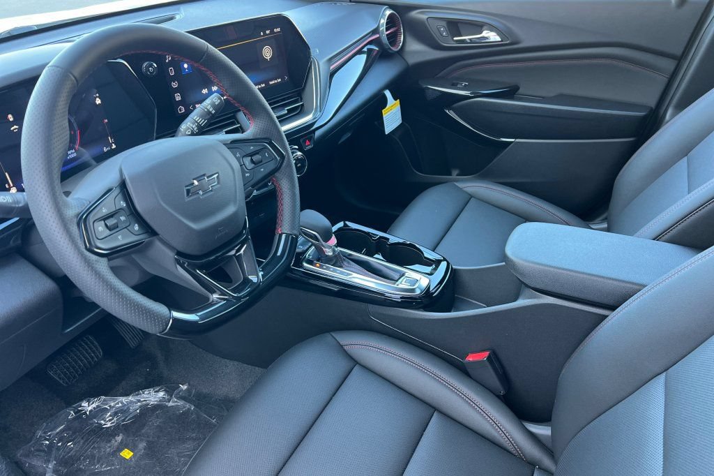 New 2026 Chevrolet Trax RS w/ Sunroof Package FWD image 7
