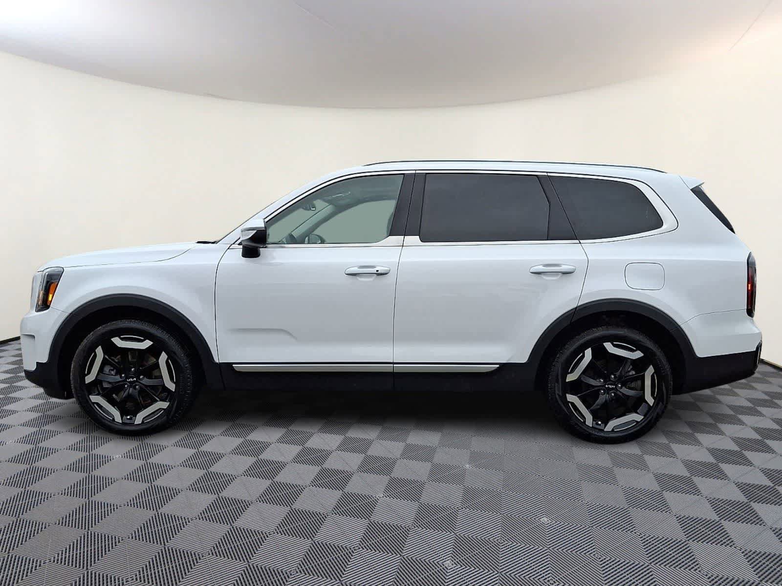 Used 2024 Kia Telluride EX AWD/4WD image 8