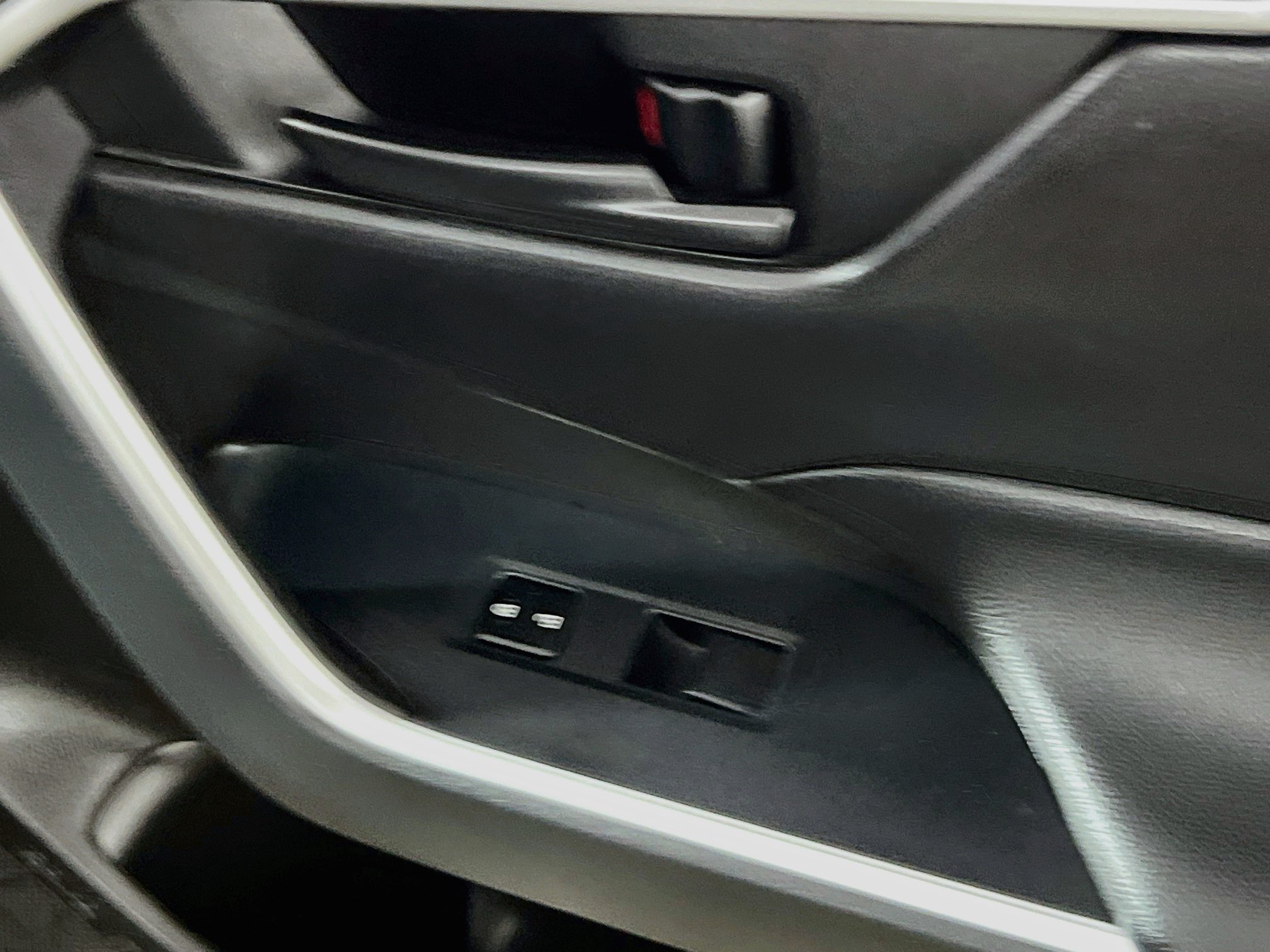 Used 2022 Toyota RAV4 LE FWD image 32