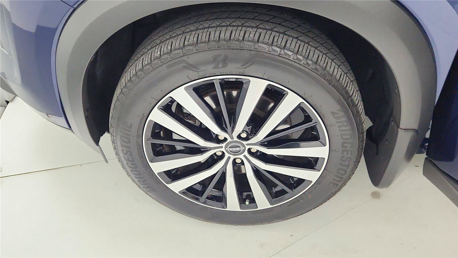 Used 2024 Nissan Pathfinder Platinum w/ Cargo Package FWD image 28