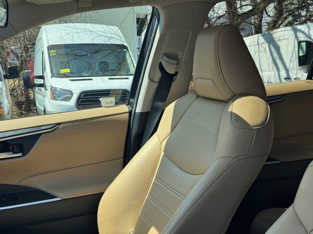 Used 2020 Toyota RAV4 XLE Premium image 23