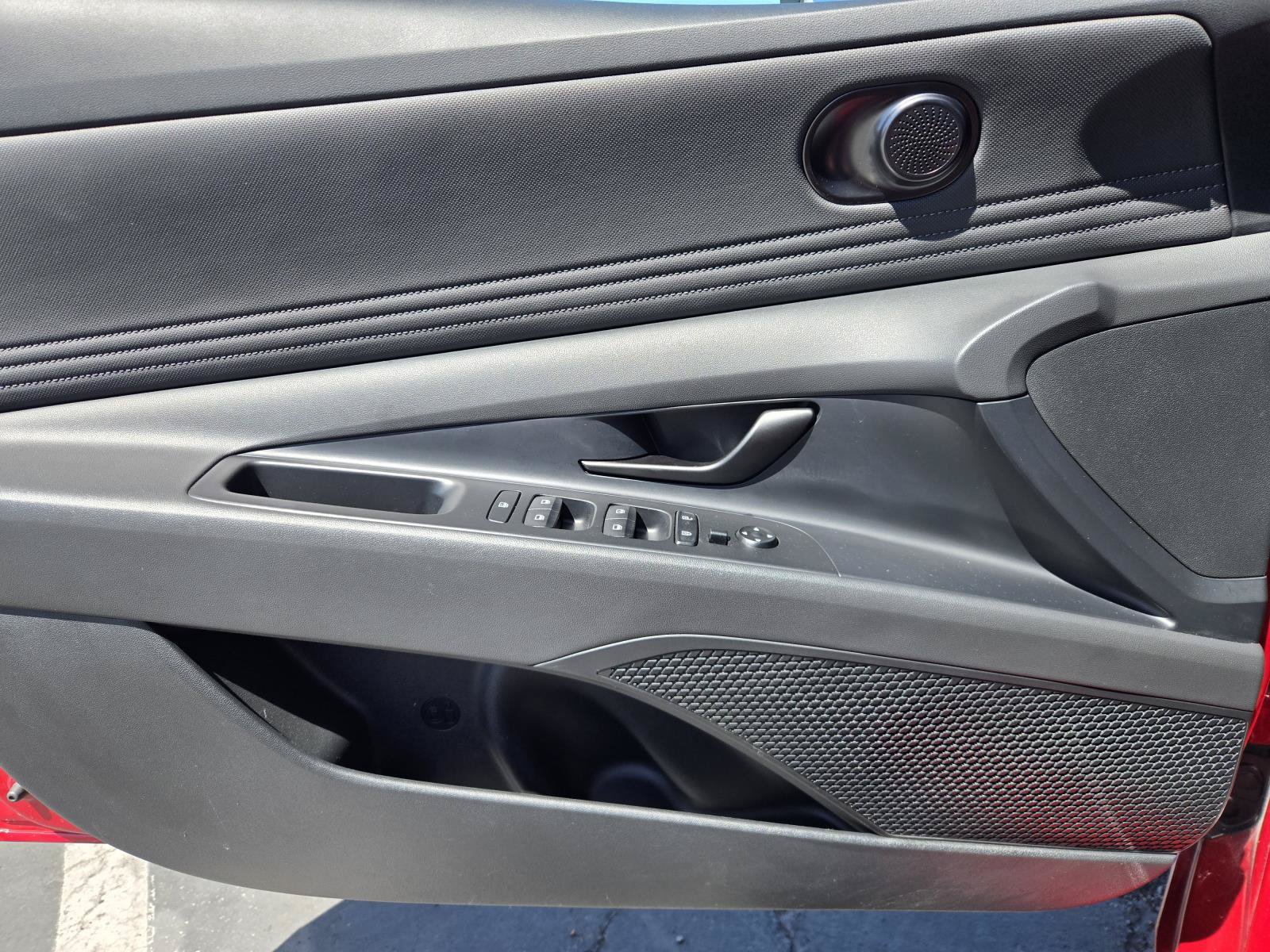 Used 2025 Hyundai Elantra Sport FWD image 19