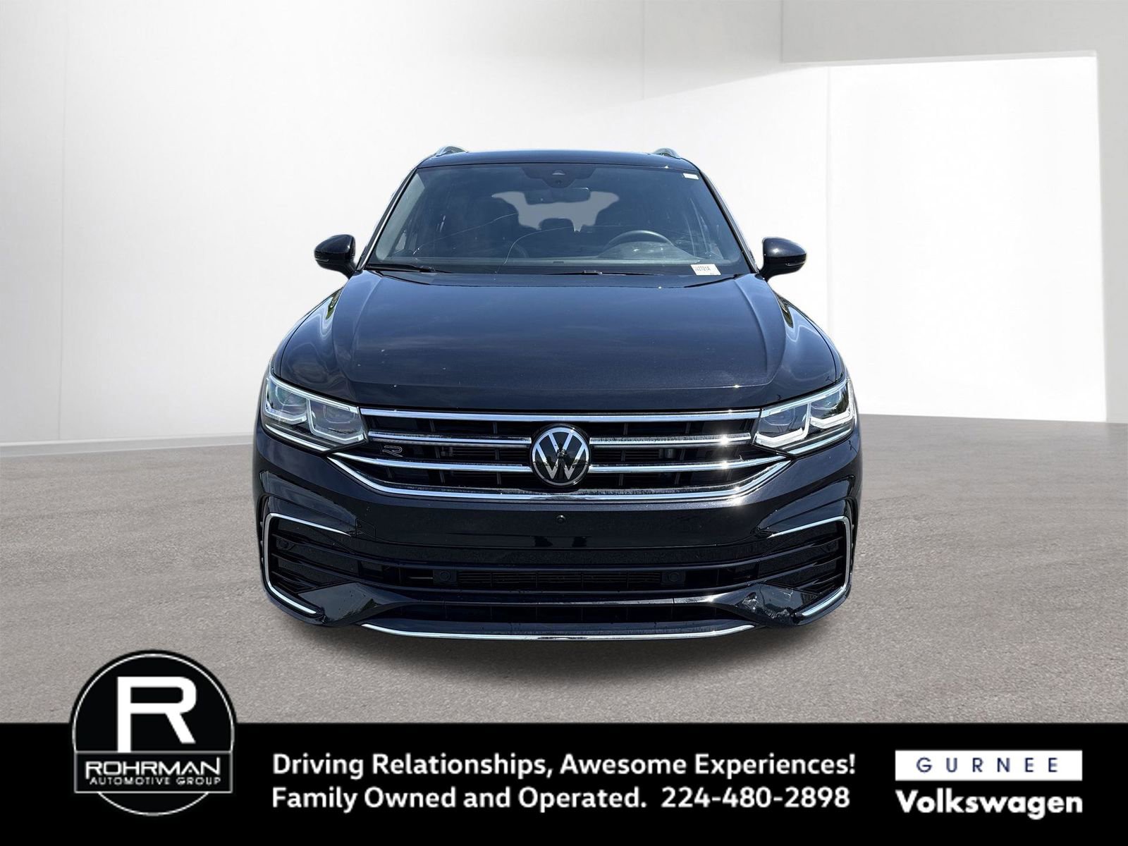 Used 2024 Volkswagen Tiguan SEL R-Line AWD/4WD image 3