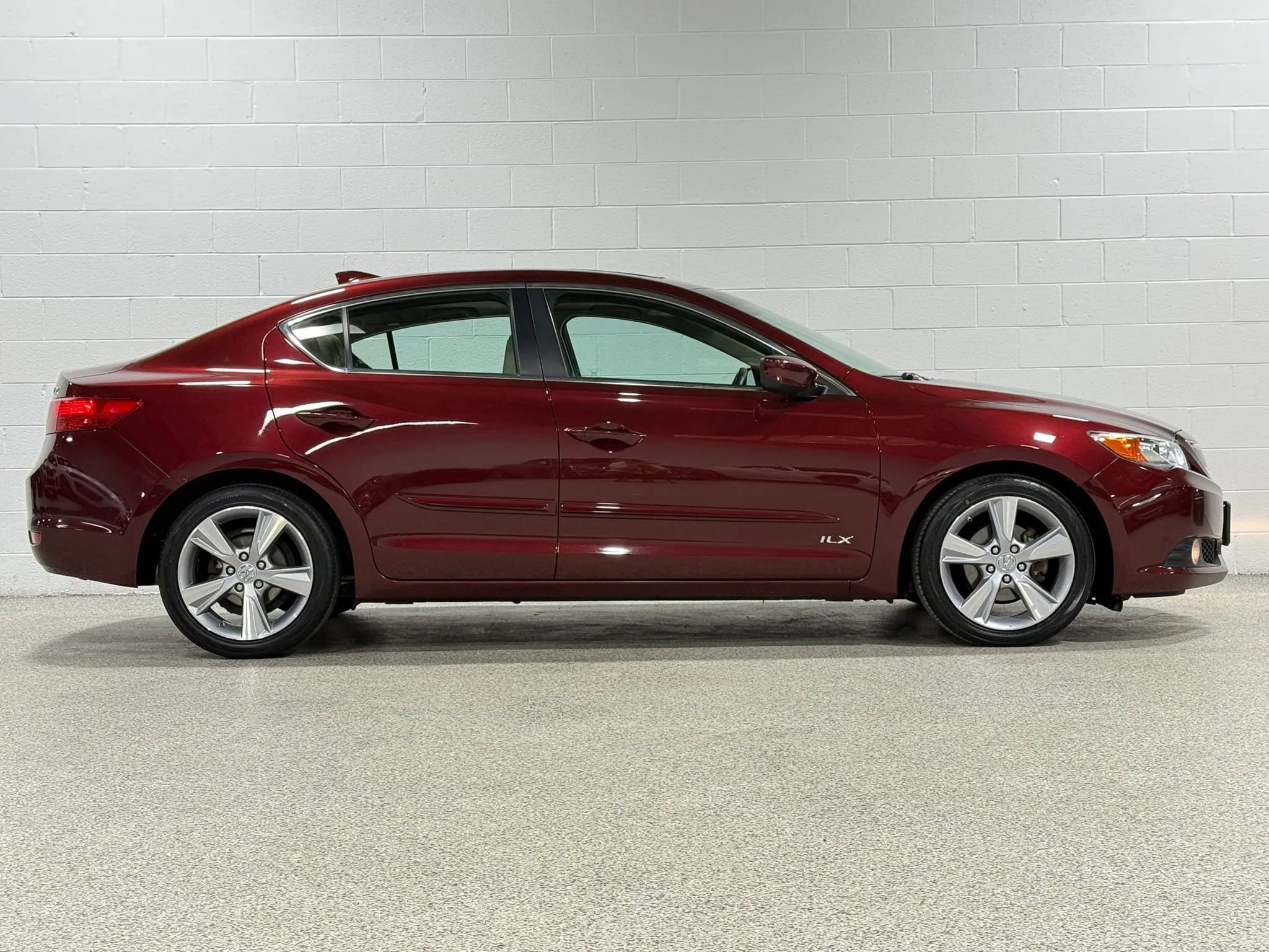 Used 2013 Acura ILX w/ Technology Package image 5