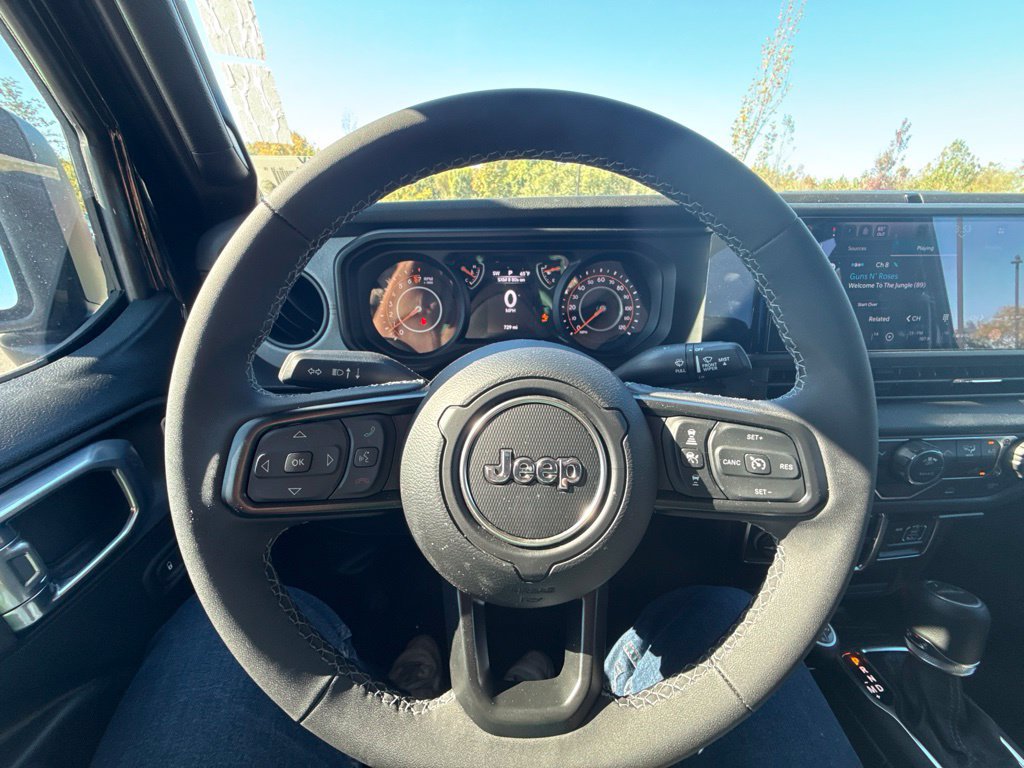 New 2026 Jeep Gladiator Sport w/ Dual Top Group AWD/4WD image 15