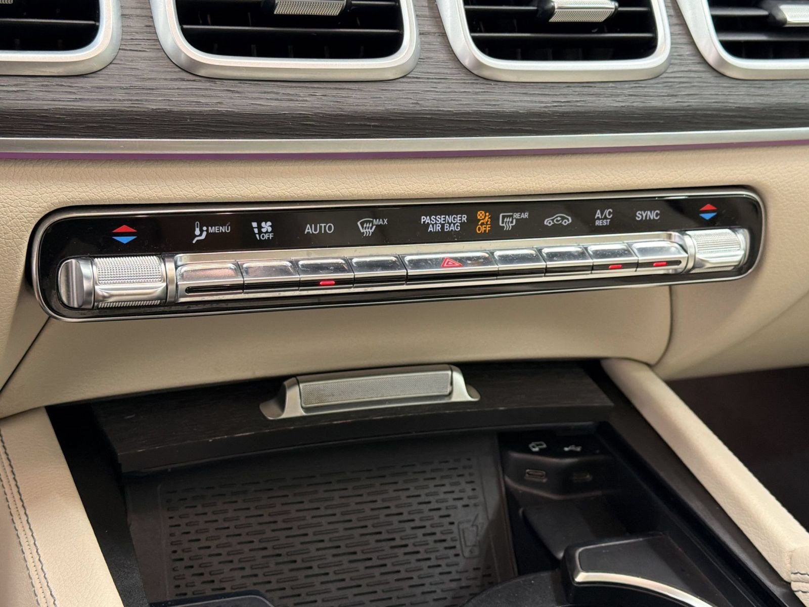 Certified 2020 Mercedes-Benz GLE 350 4MATIC w/ Premium Package image 17