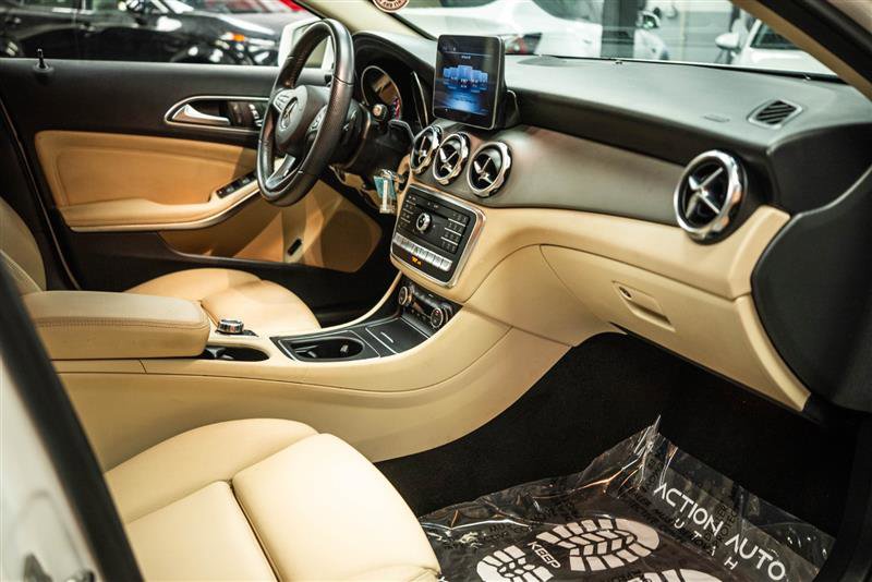 Used 2020 Mercedes-Benz GLA 250 4MATIC image 14