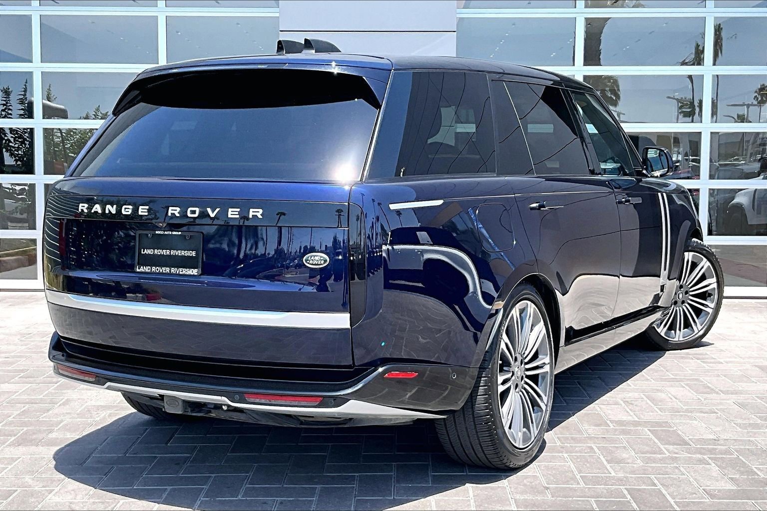Used 2023 Land Rover Range Rover Long Wheelbase Autobiography AWD/4WD image 12