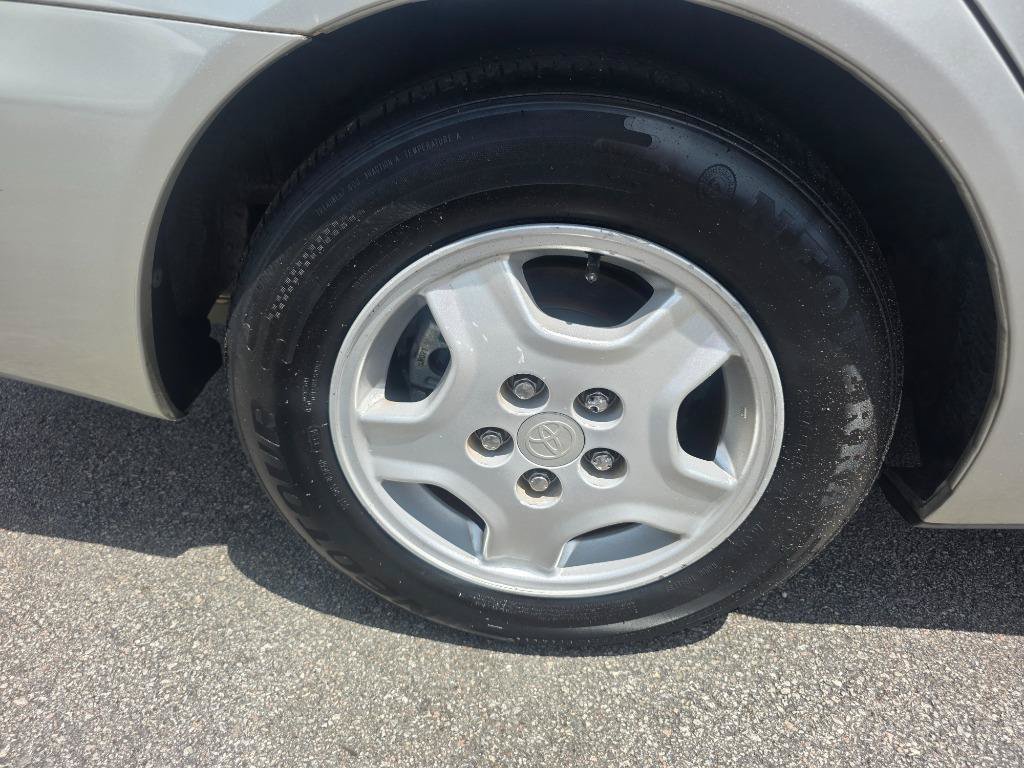 Used 2002 Toyota Camry LE FWD image 19