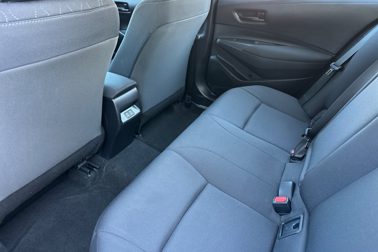 Used 2025 Toyota Corolla LE image 14