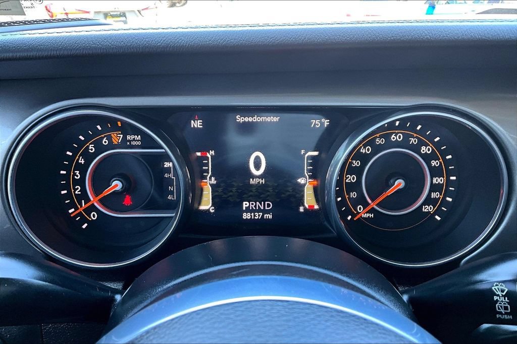 Used 2018 Jeep Wrangler Unlimited Sahara AWD/4WD image 13