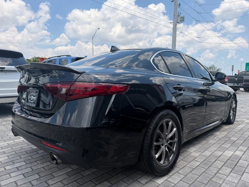 Used 2018 Alfa Romeo Giulia RWD image 9