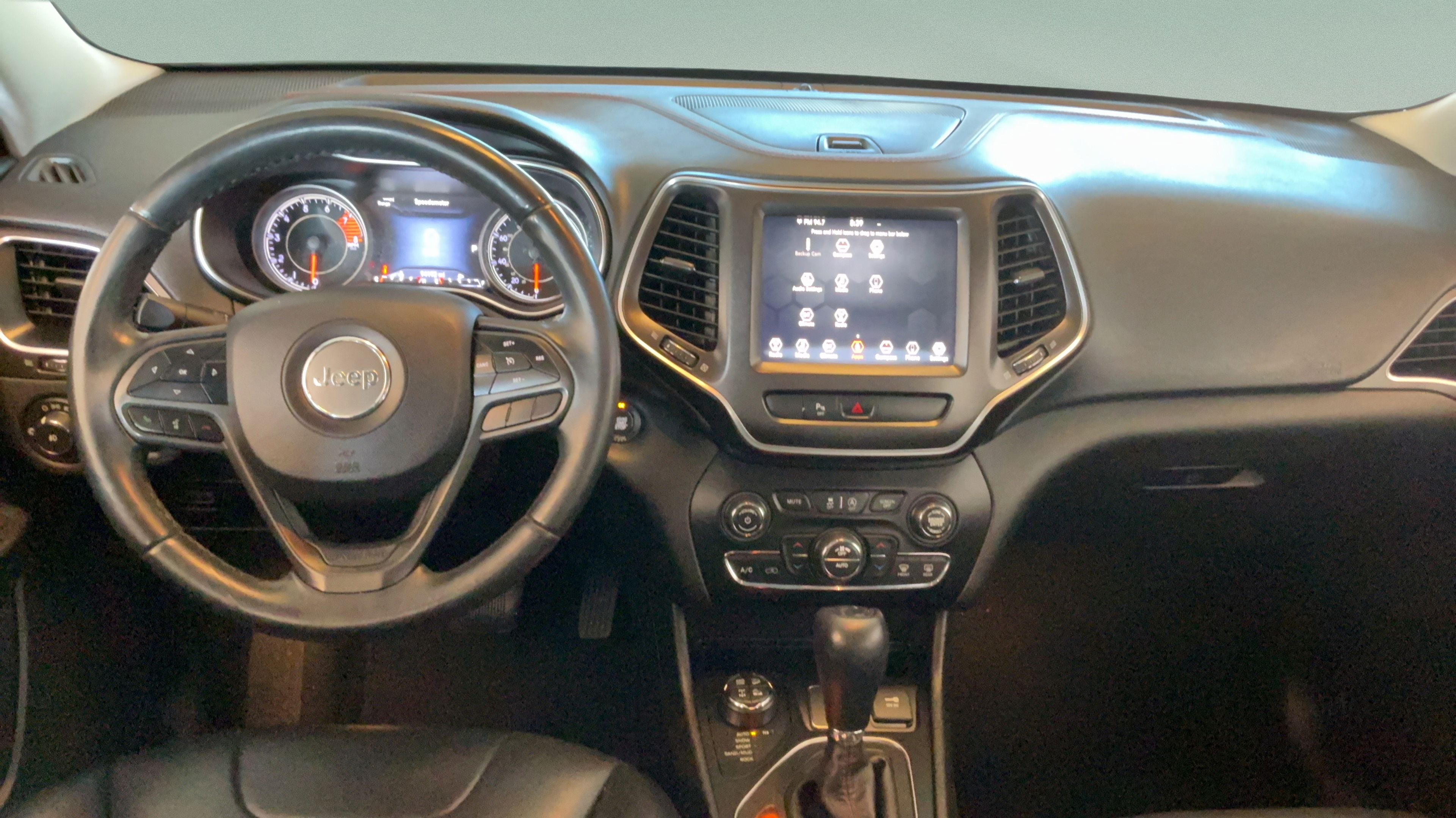 Used 2019 Jeep Cherokee Trailhawk AWD/4WD image 28