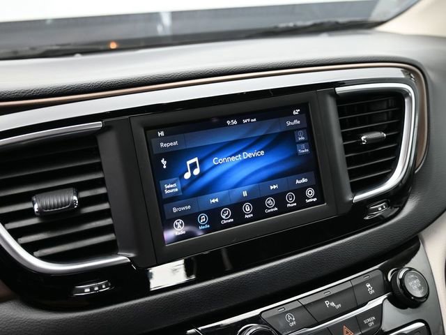 Used 2019 Chrysler Pacifica Touring-L image 33