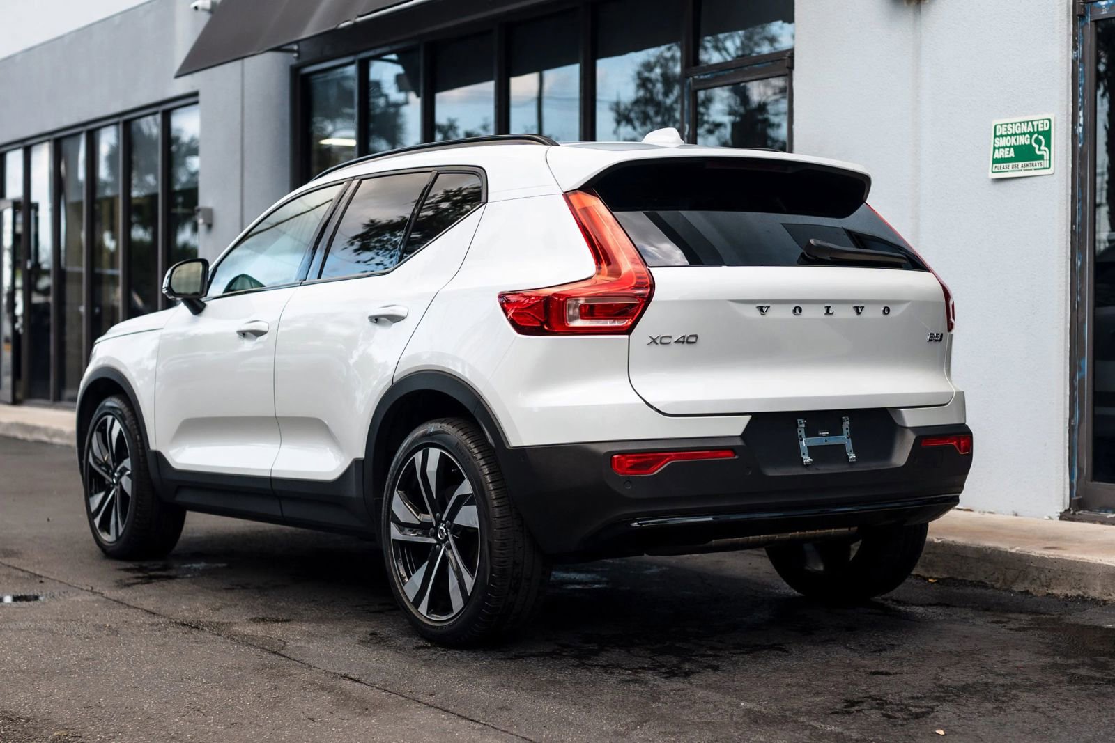Used 2025 Volvo XC40 B5 Plus w/ Protection Package Premier image 9