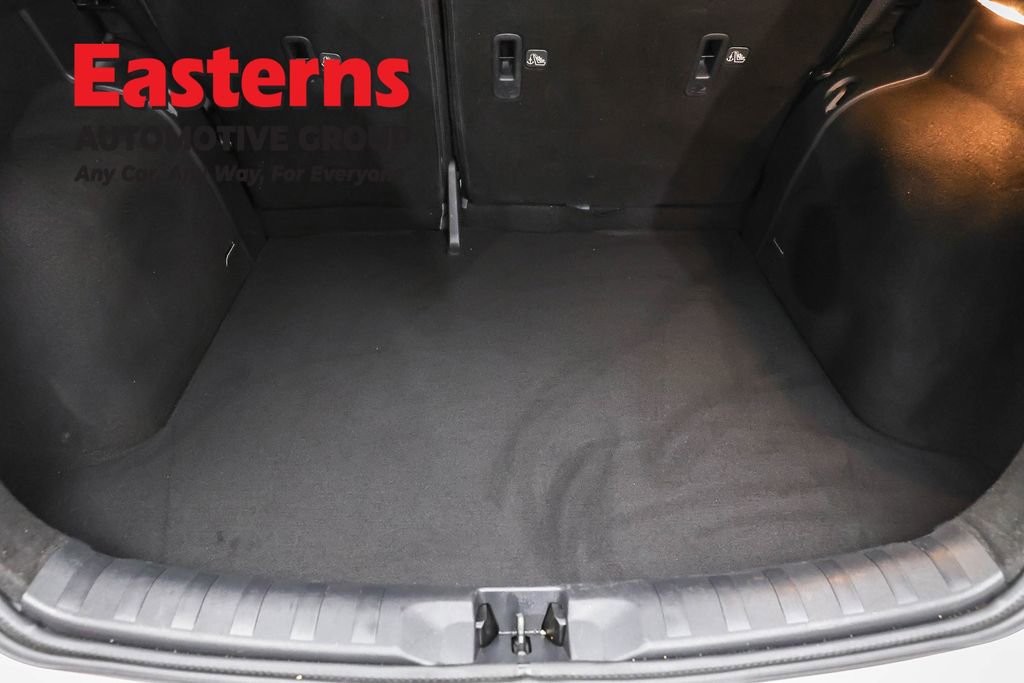 Used 2023 Nissan Kicks SR w/ SR Premium Package image 9