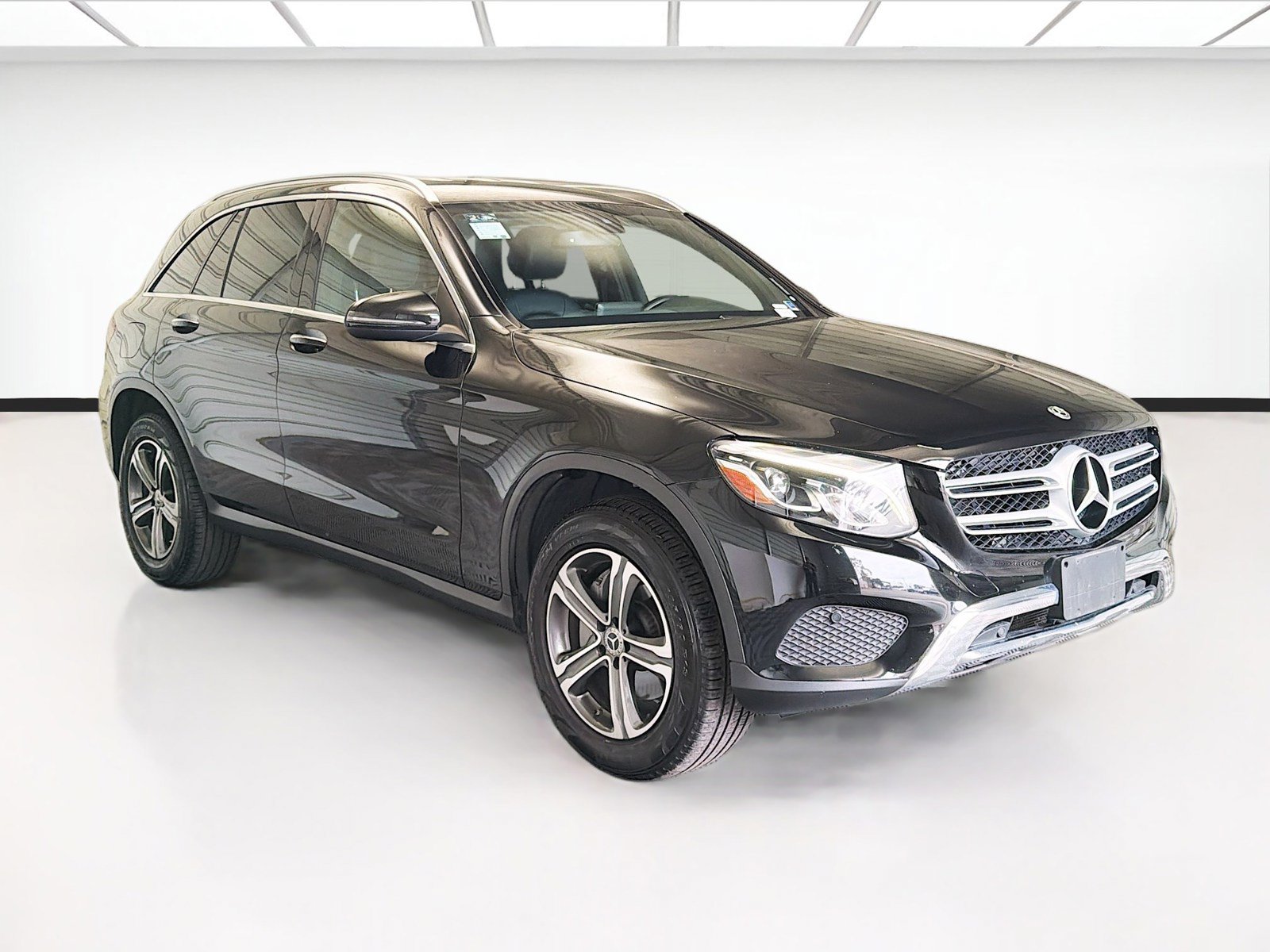 Used 2019 Mercedes-Benz GLC 300 4MATIC image 3