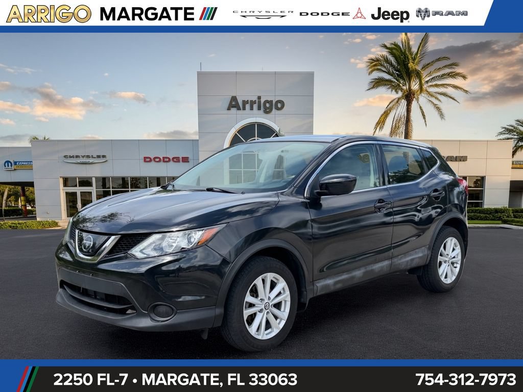 Used 2019 Nissan Rogue Sport S w/ Appearance Package FWD image 3
