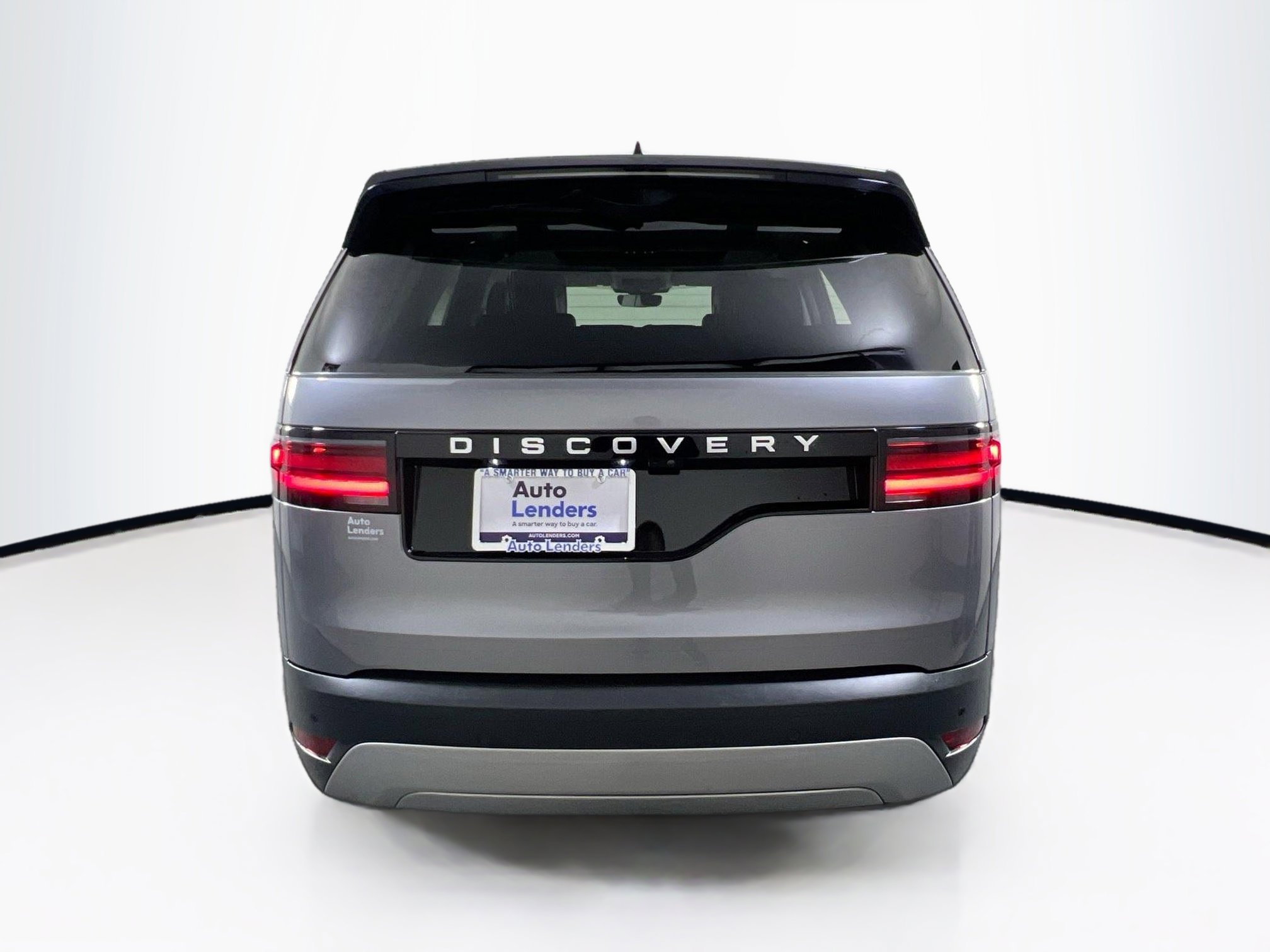 Used 2024 Land Rover Discovery S image 6