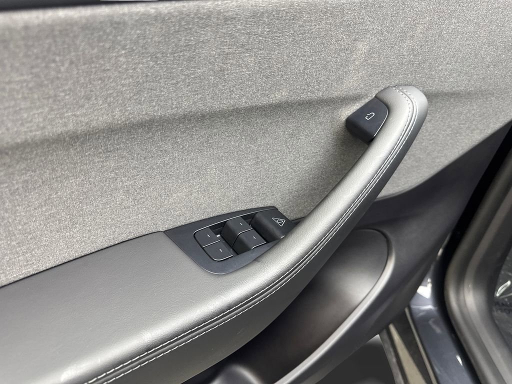 Used 2026 Tesla Model Y 2WD image 30