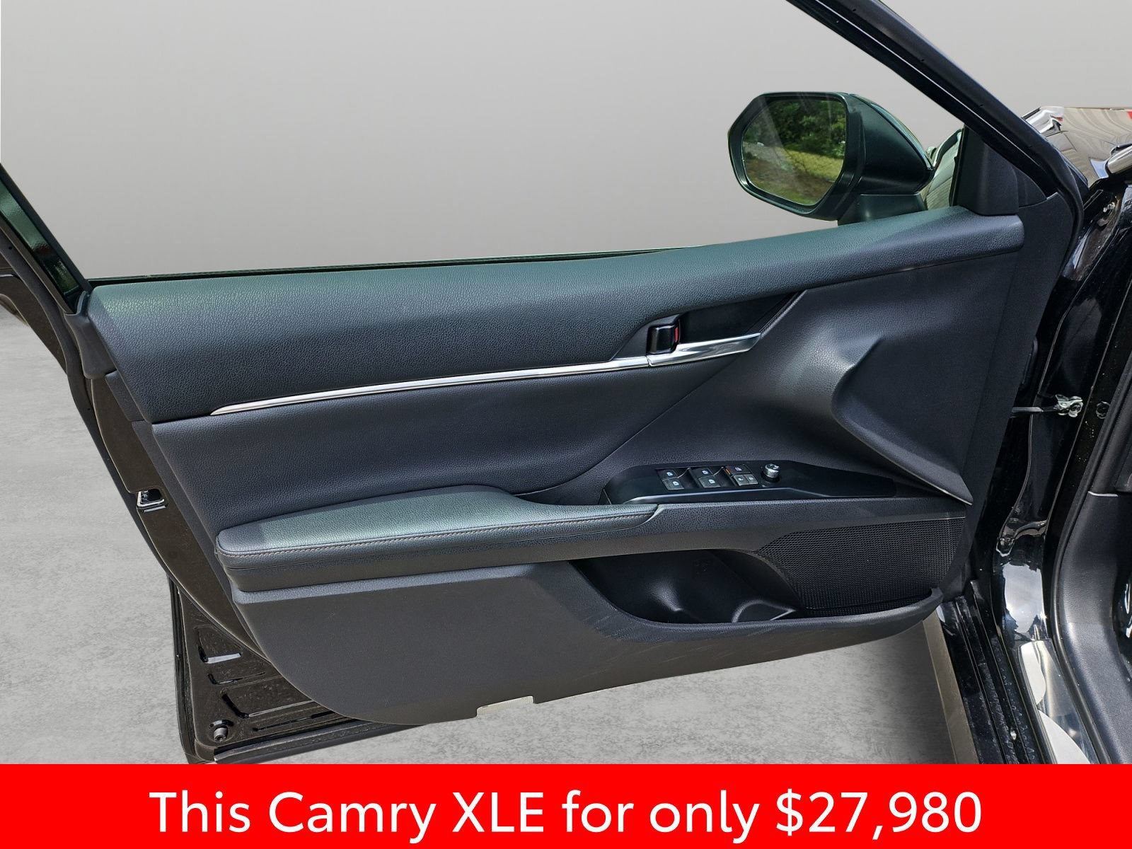 Used 2020 Toyota Camry XLE FWD image 34