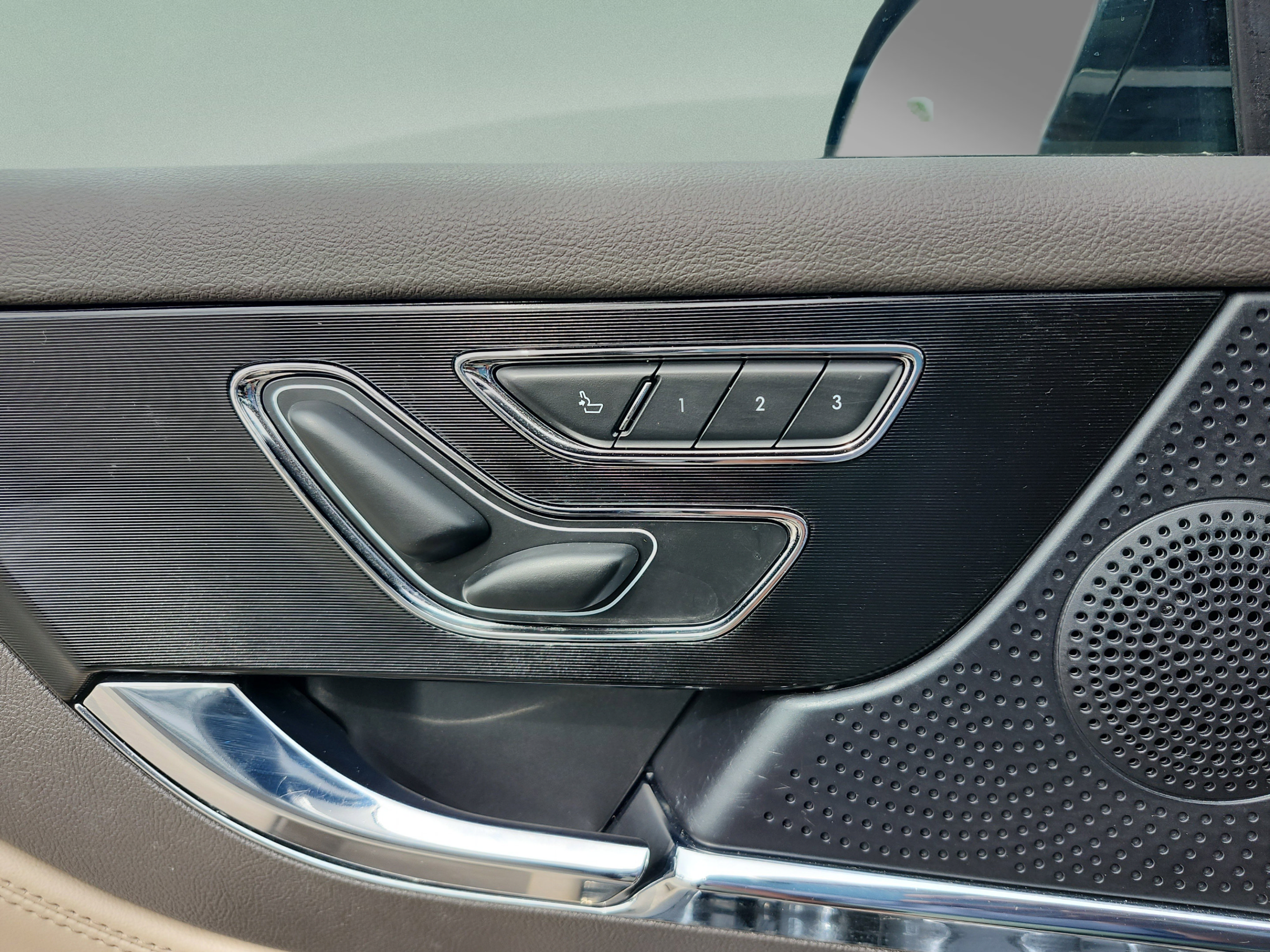 Used 2023 Lincoln Corsair Reserve FWD image 13