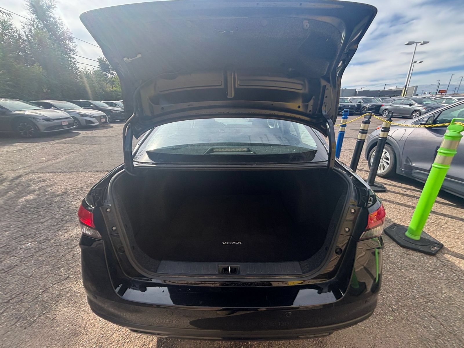 Used 2025 Nissan Versa SV FWD image 27