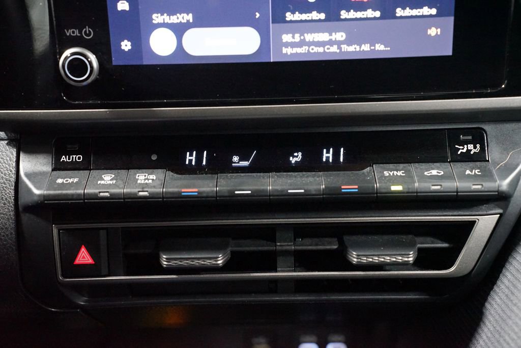 Certified 2025 Toyota Camry SE image 21