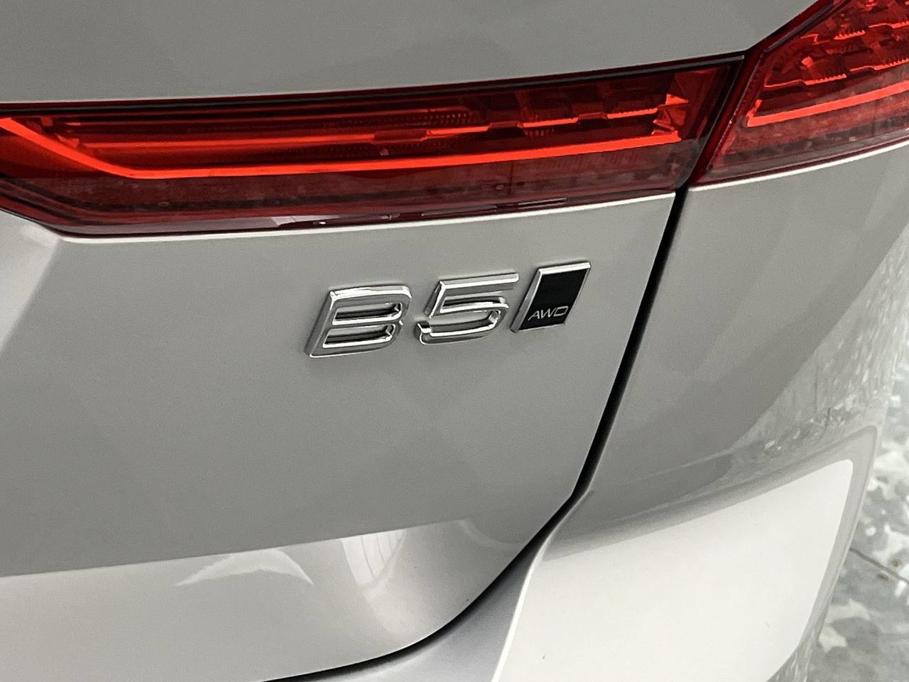 Used 2024 Volvo XC60 B5 Plus AWD/4WD image 30