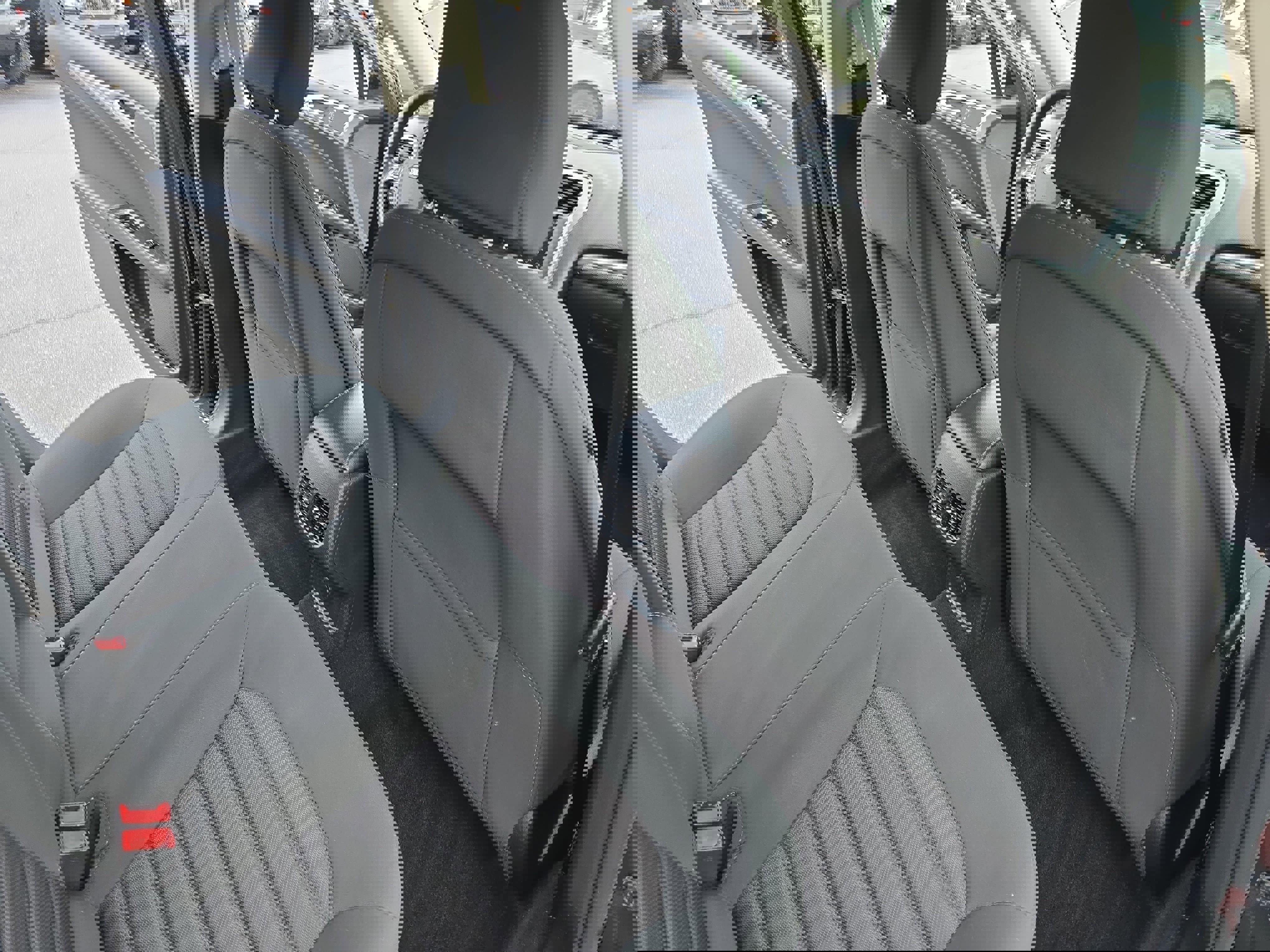 Used 2017 Ford Fusion SE w/ Fusion SE Technology Package image 11