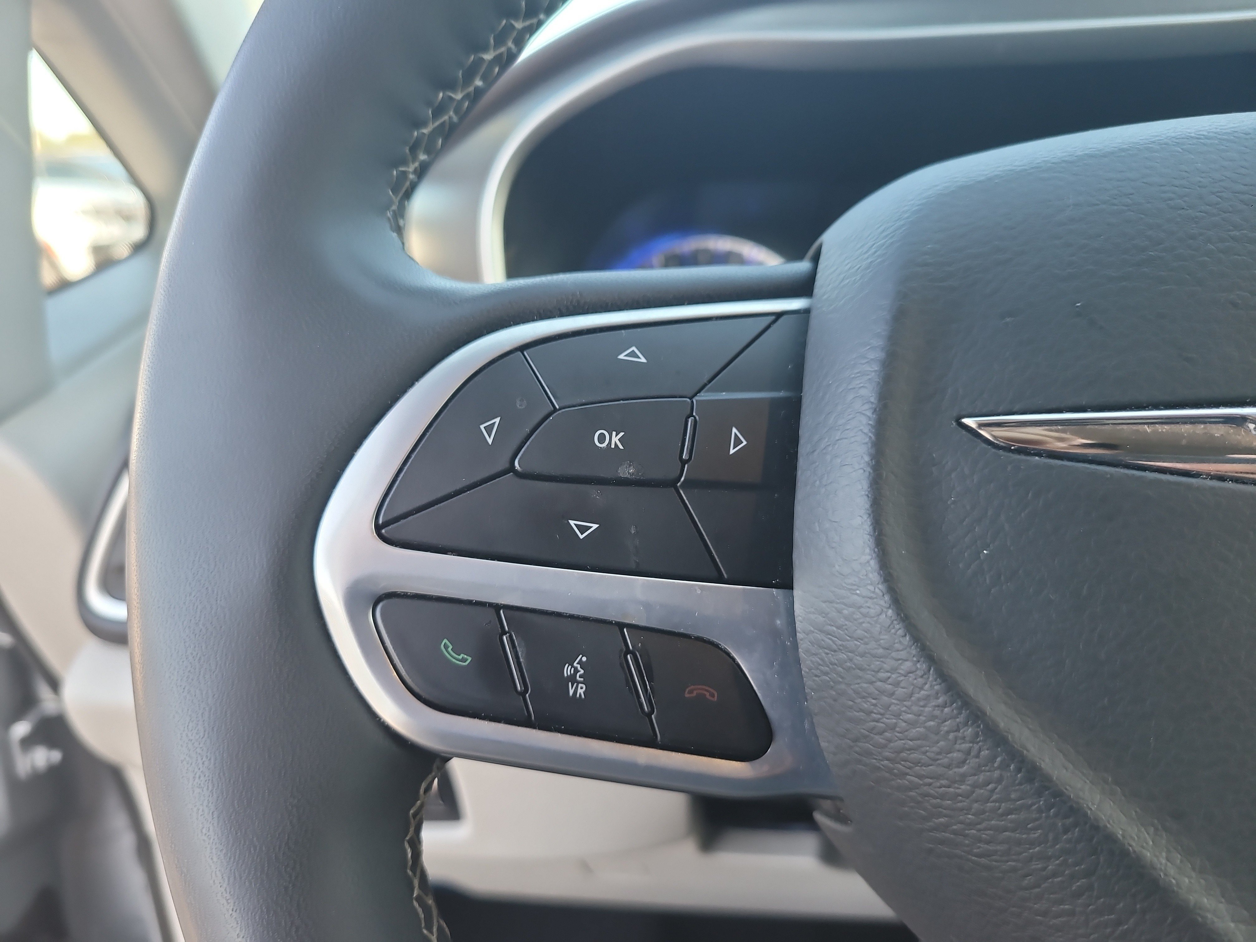 Used 2024 Chrysler Pacifica Touring-L FWD image 26
