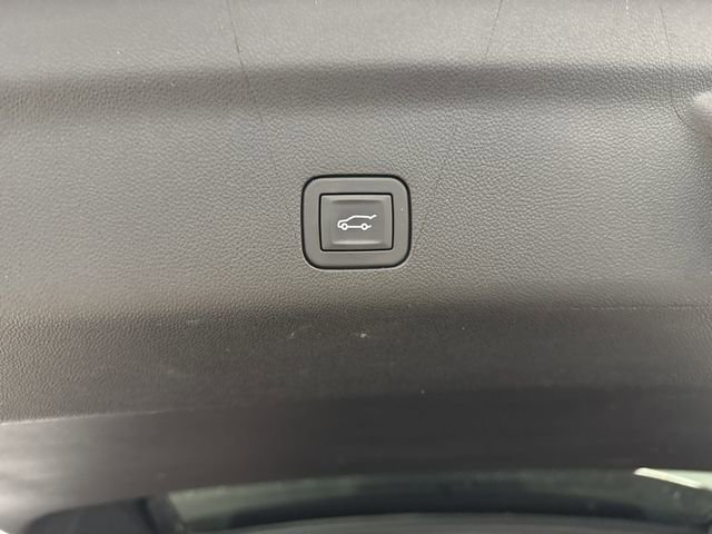 Used 2024 GMC Yukon XL SLT image 16