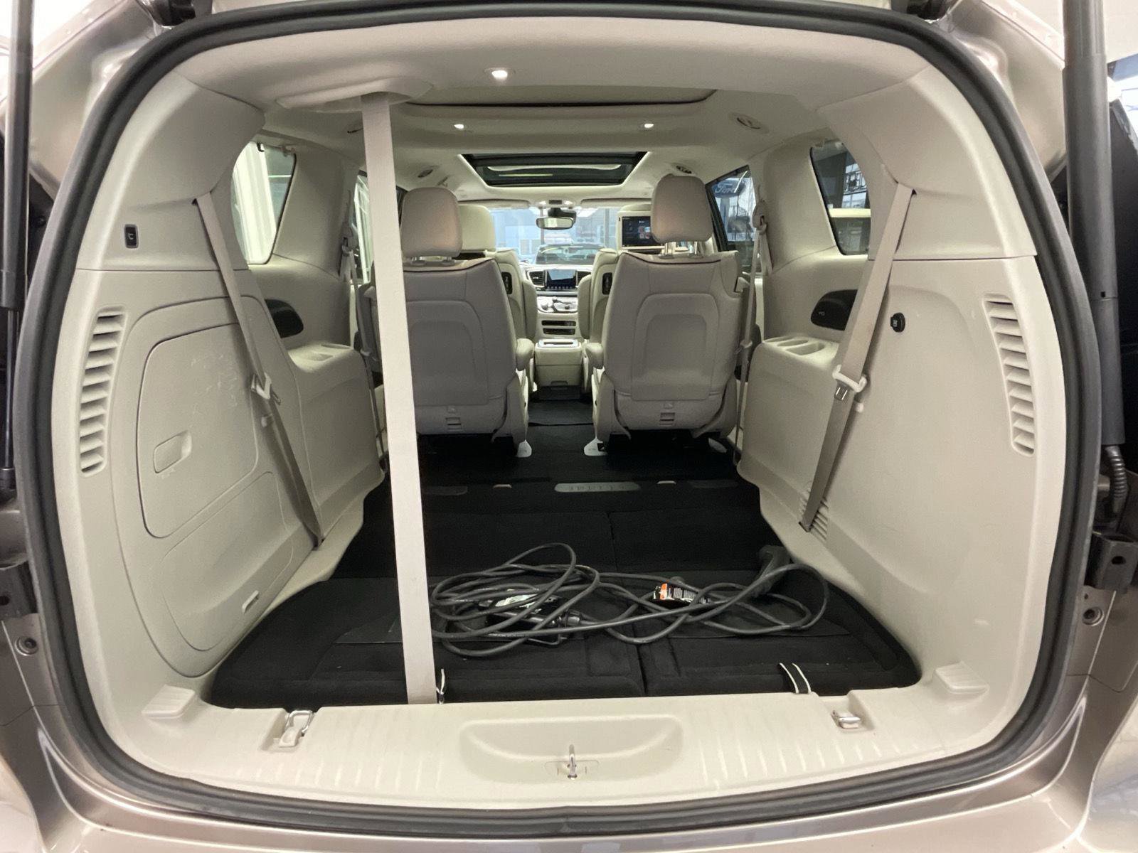 Used 2018 Chrysler Pacifica Limited w/ Advanced Safetytec Group image 19