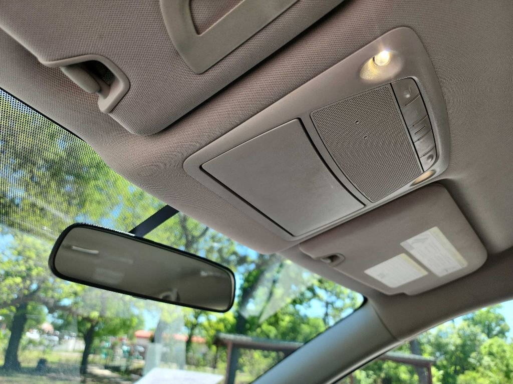 Used 2018 Nissan Rogue S image 19